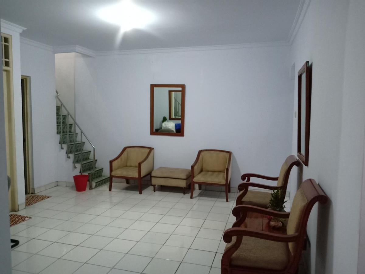 Reddoorz Hostel @ Feliz Noche Cengkareng Джакарта Екстериор снимка