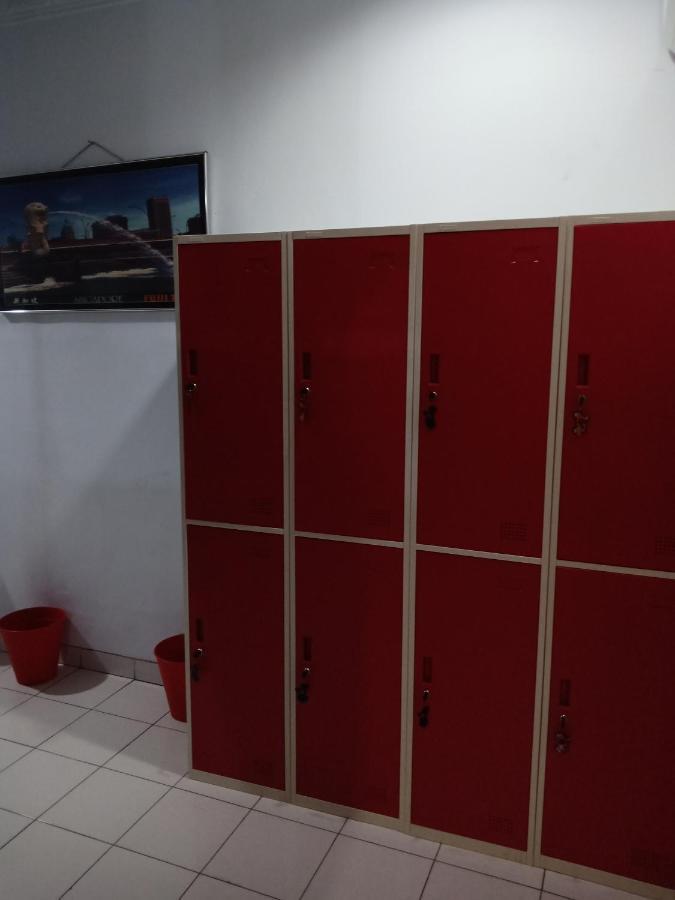 Reddoorz Hostel @ Feliz Noche Cengkareng Джакарта Екстериор снимка