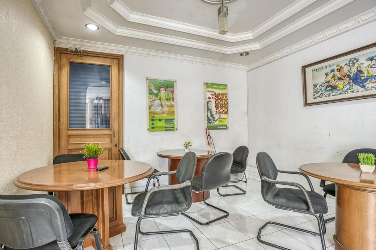 Reddoorz Hostel @ Feliz Noche Cengkareng Джакарта Екстериор снимка