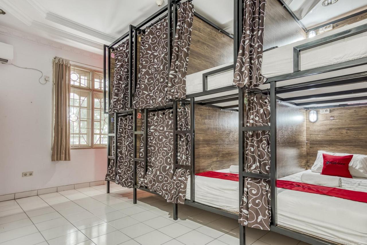 Reddoorz Hostel @ Feliz Noche Cengkareng Джакарта Екстериор снимка