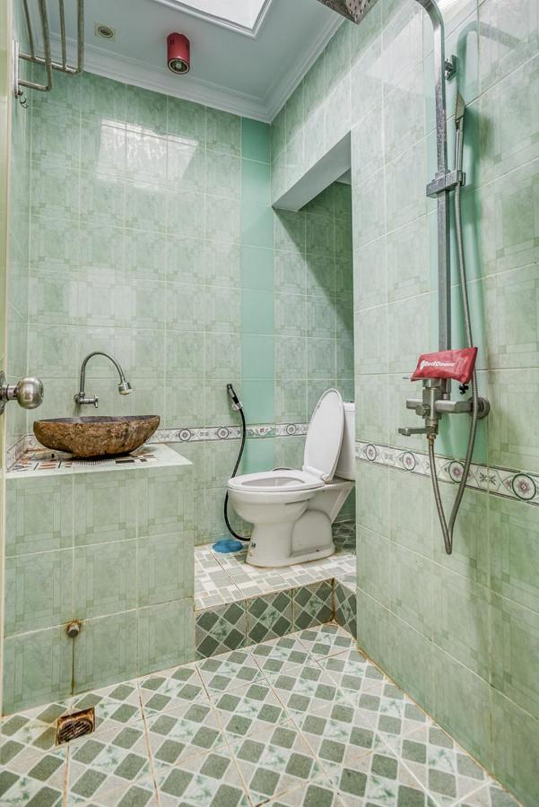 Reddoorz Hostel @ Feliz Noche Cengkareng Джакарта Екстериор снимка