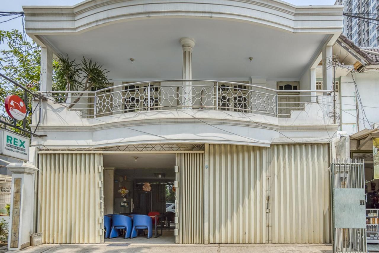 Reddoorz Hostel @ Feliz Noche Cengkareng Джакарта Екстериор снимка