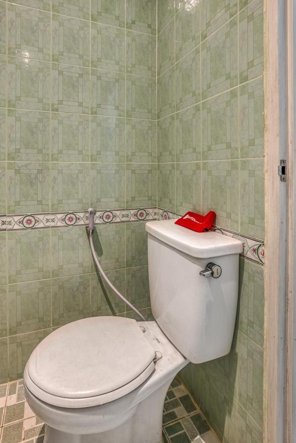 Reddoorz Hostel @ Feliz Noche Cengkareng Джакарта Екстериор снимка